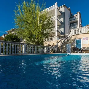 Mara , Crikvenica Kroatien